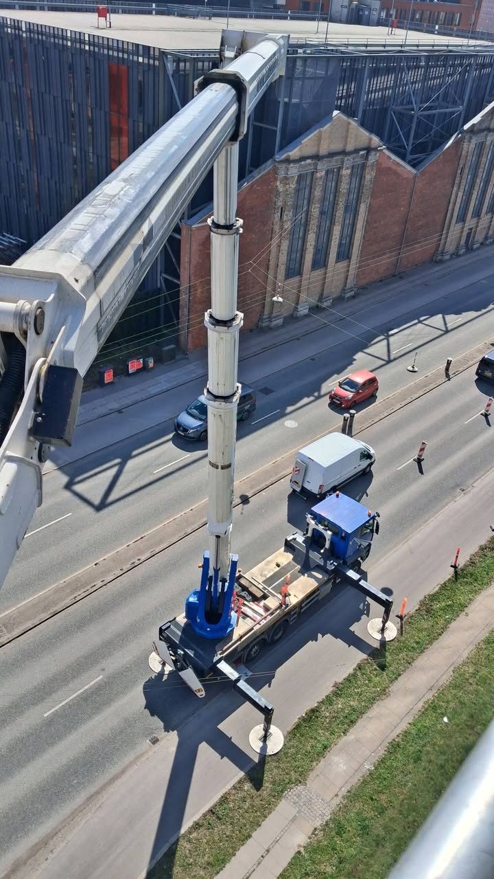 Liftarbejde i højden set ovenfra